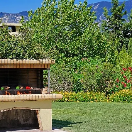 Sleeps 8 Pool Air Con Wifi *