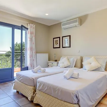 Sleeps 8 Pool Air Con Wifi *