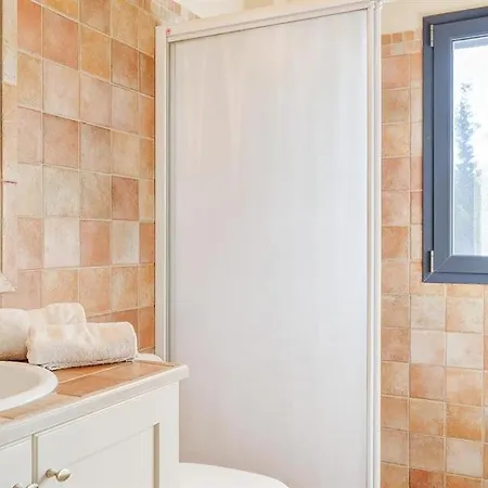 Sleeps 8 Pool Air Con Wifi * Kaligata