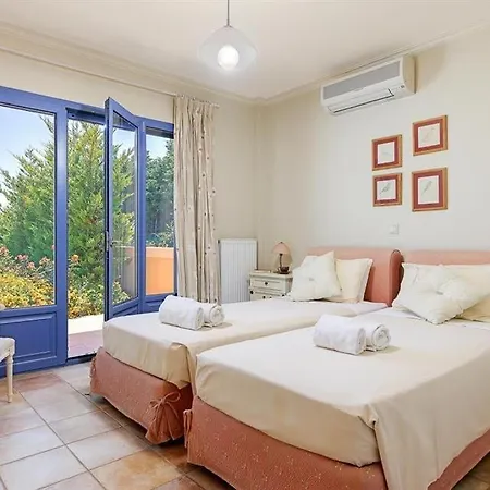 Sleeps 8 Pool Air Con Wifi Villa