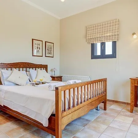 Sleeps 8 Pool Air Con Wifi