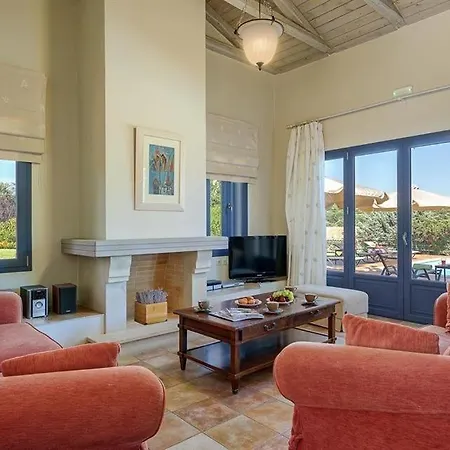 Sleeps 8 Pool Air Con Wifi