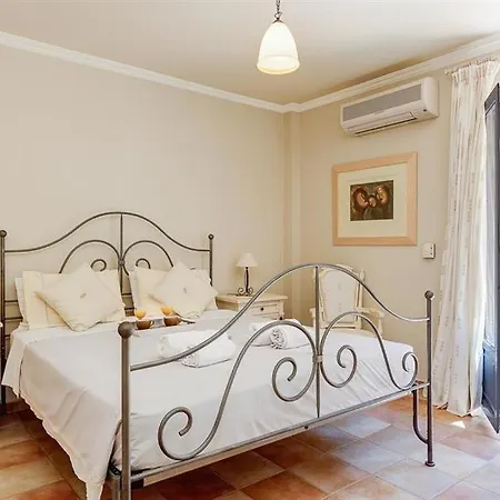 וילה Sleeps 8 Pool Air Con Wifi